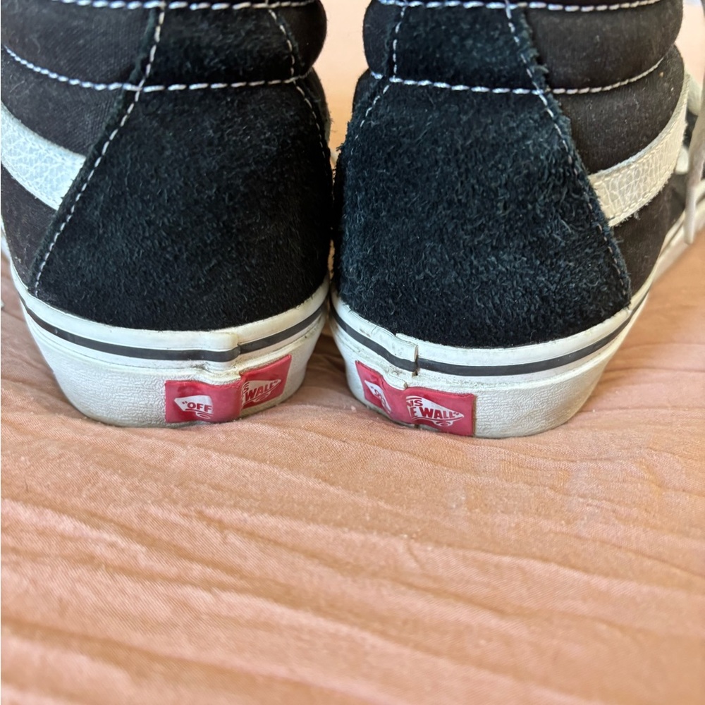 Vans Black and White Sk8-Hi Sneakers with Signature Style - Picture 4 of 5